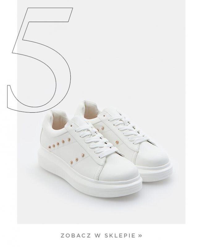 białe, sportowe buty sneakersy z ozdobnymi perełkami z boku - 5 must have