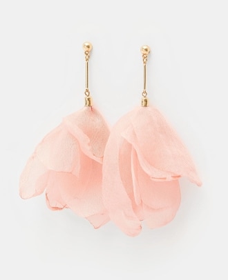 cercei lungi decorativi de culoare roz pudrat