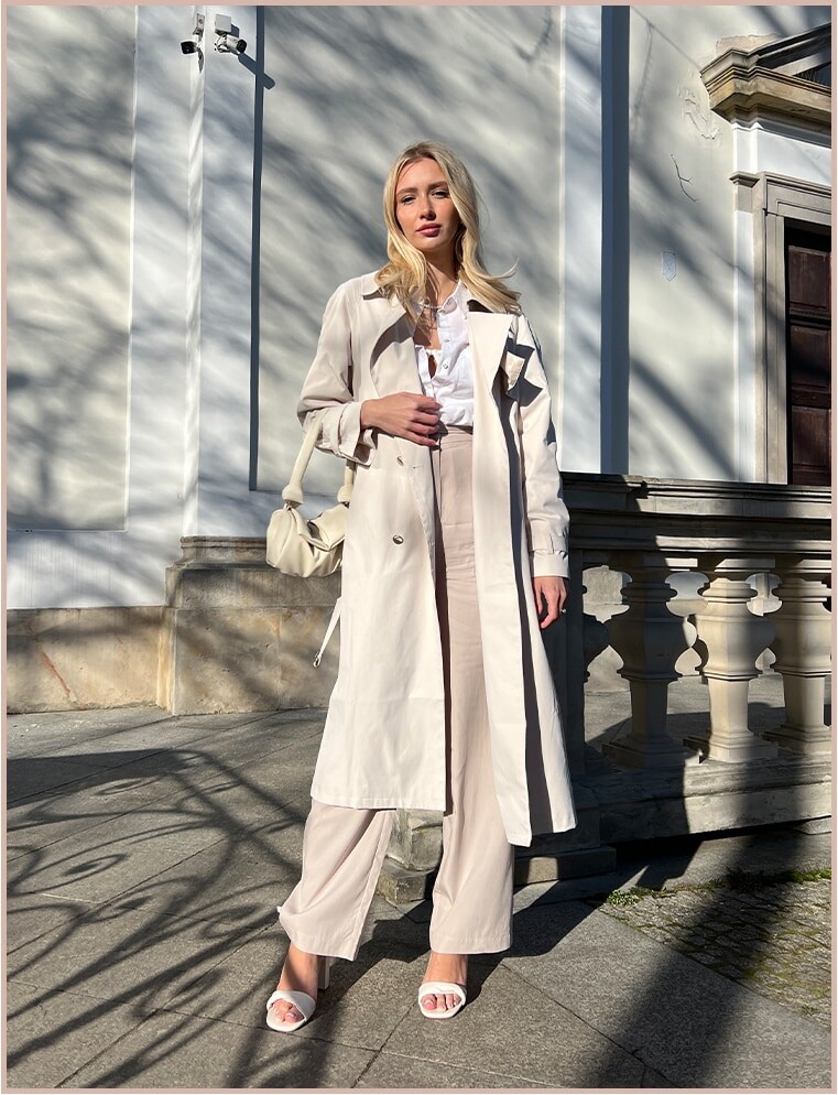 look perfect pentru zilele de primăvară? alege pantaloni bej cu picioare late, o cămașă de in și sandale clasice cu toc înalt