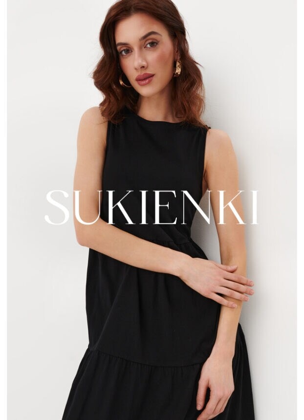 czarna sukienka na ramiączkach od MOHITO - stylizacja ze złotymi kolczykami