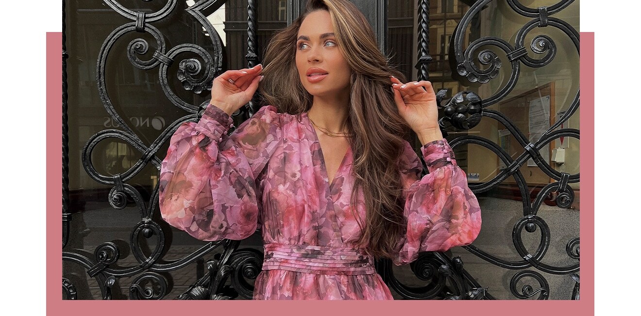 influencerka w sukience maxi w kwiaty