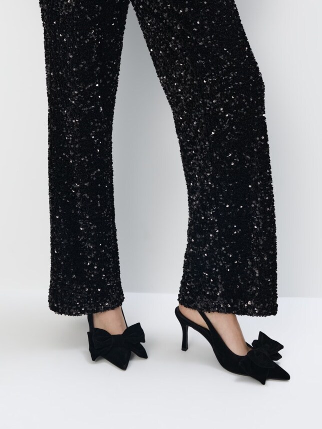 Pantaloni cu paiete de la MOHITO