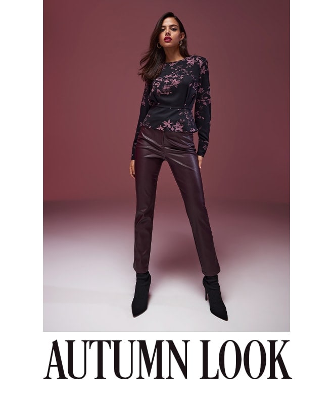 model într-o bluză florală și pantaloni din imitație de piele - Tinute de toamnă