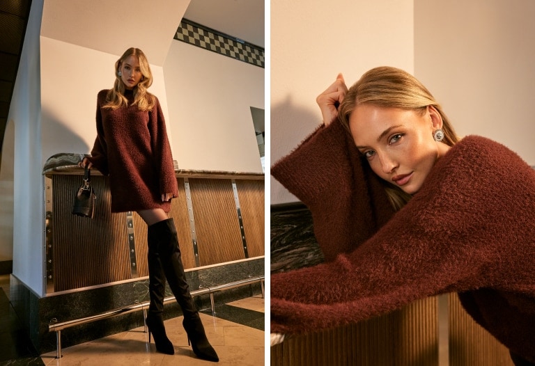 model într-o rochie mini tricotată și cizme