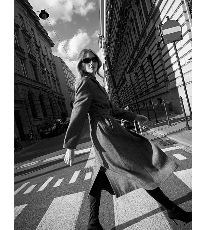 model in palton oversize - stil metropolitan