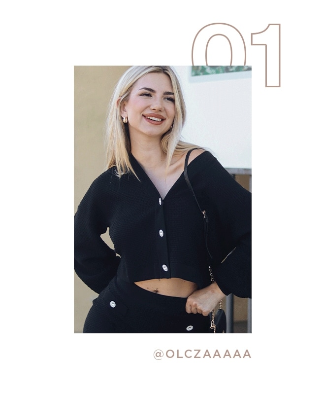 modelka w dzianinowym krótkim kardiganie