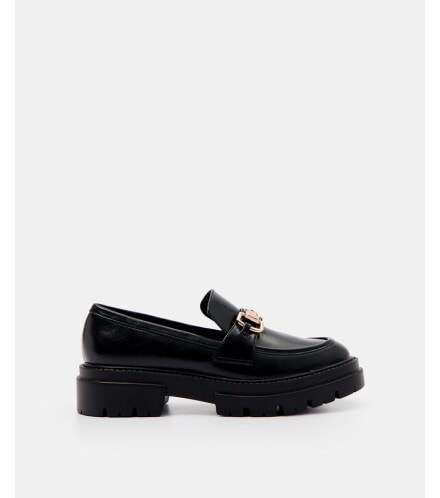 czarne loafersy