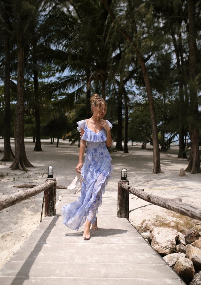 Rochie maxi cu flori - look-ul ideal pentru vacanță