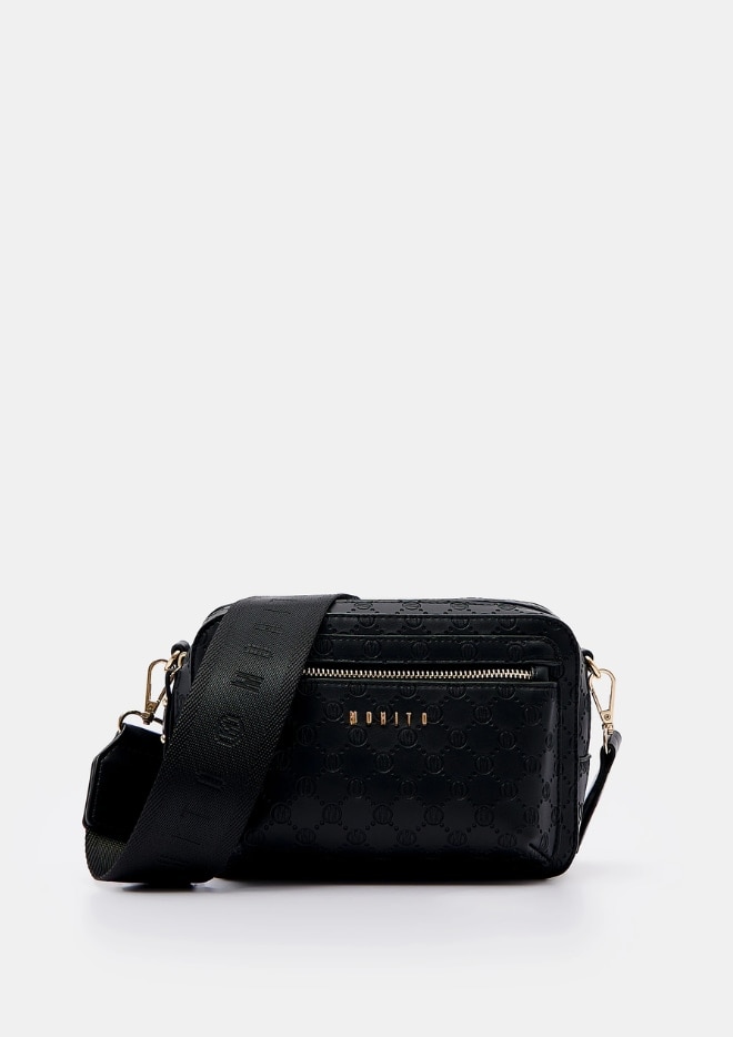 czarna torebka typu crossbody
