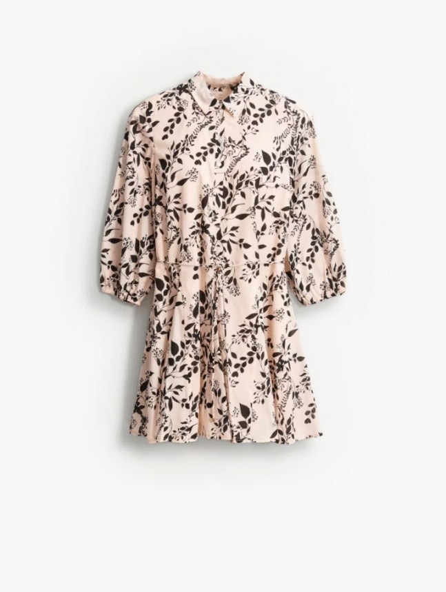 Rochie mini, tip cămașă, cu închidere cu capse și legătură în talie.
