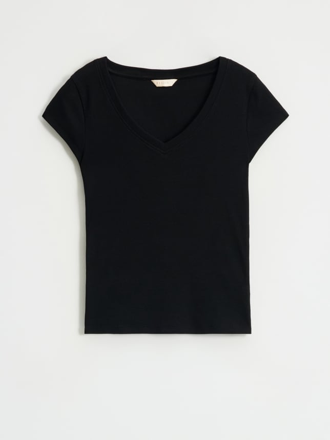 Tricou negru cu decolteu în V și nervuri