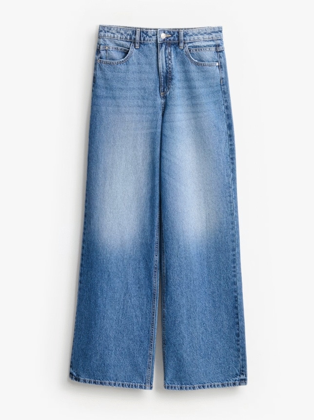 Jeansy o kroju wide leg z wysokim stanem.
fason wide leg
wysoki stan
zapięcie na zamek i guzik
szeroka nogawka
100% bawełna
dostępny model petite: 502HO-50J