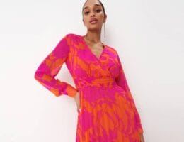 kolorowa sukienka jako idealna kreacja na wieczór