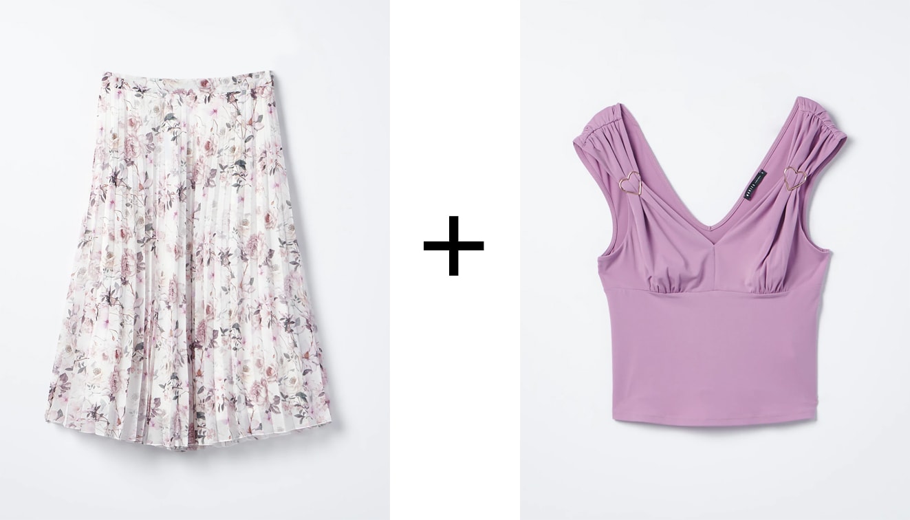 jaka bluzka do plisowanej spódnicy - propozycja stylizacji - spódnica plisowana kwiaty i fioletowy top
