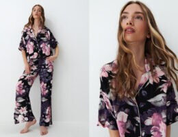 modelka prezentująca piżamę na zimę w kwiatowy wzór - baner do artykułu piżama jednoczęściowa czy dwuczęściowa?