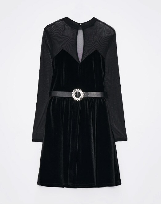welurowa sukienka mini z ozdobnym paskiem w kolorze czarnym