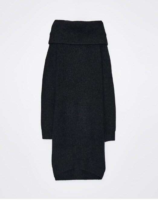 czarna dzianinowa sukienka mini z golfem - zimowa wyprzedaż 