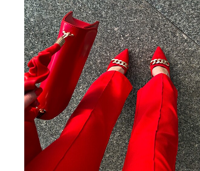 czerwona stylizacja - spodnie, torebka i szpilki
