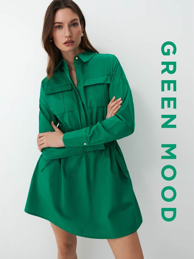 modelka w zielonej koszulowej sukience