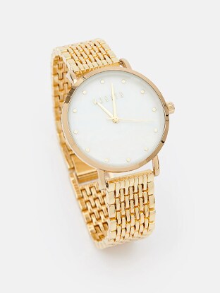zegarek na złotej bransolecie jako doskonały prezent na Dzień Kobiet