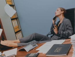 Tinute office: rochii, costume, salopete – creați- vezi!