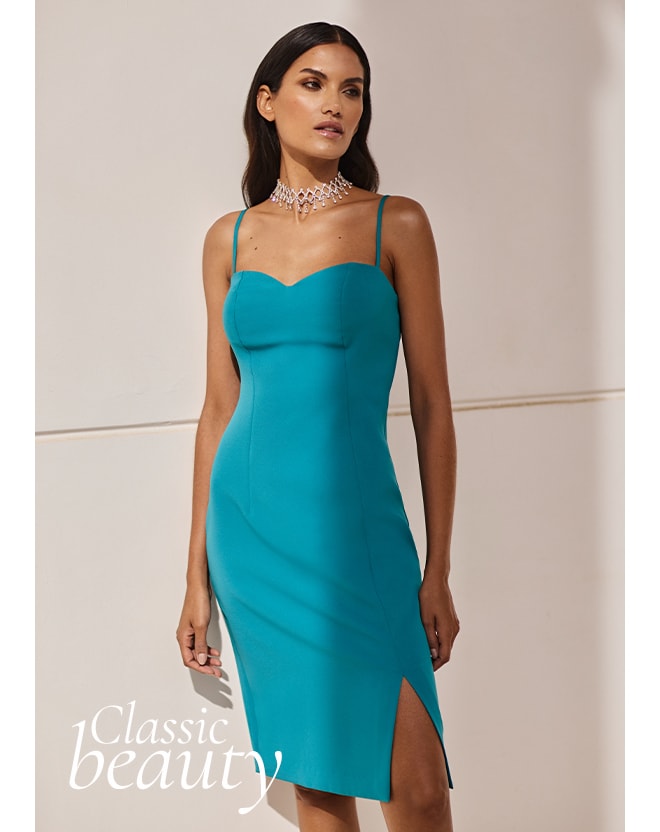 jesteś fanką kolorów? ołówkowa sukienka midi na ramiączkach w turkusowym odcieniu będzie doskonałym wyborem na ślub cywilny. do niej dobierz eleganckie, srebrne dodatki 