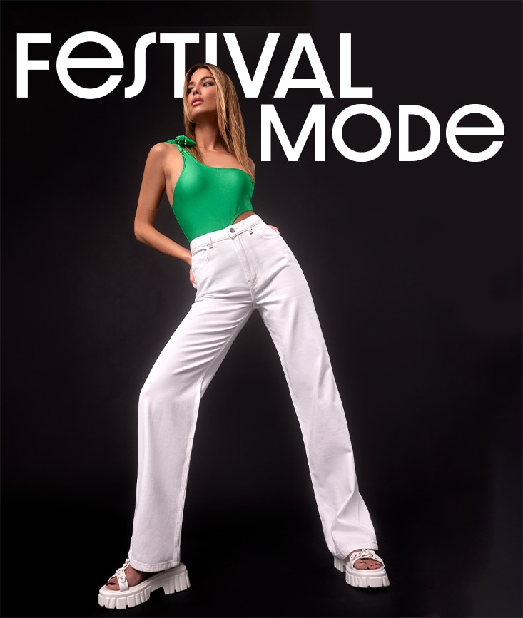 stylizacja na festiwal - szerokie jeansy w białym kolorze i zielona góra