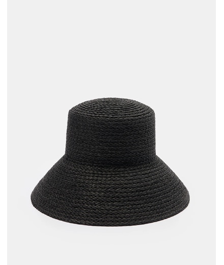 czarny kapelusz słomkowy idealny na lato od MOHITO