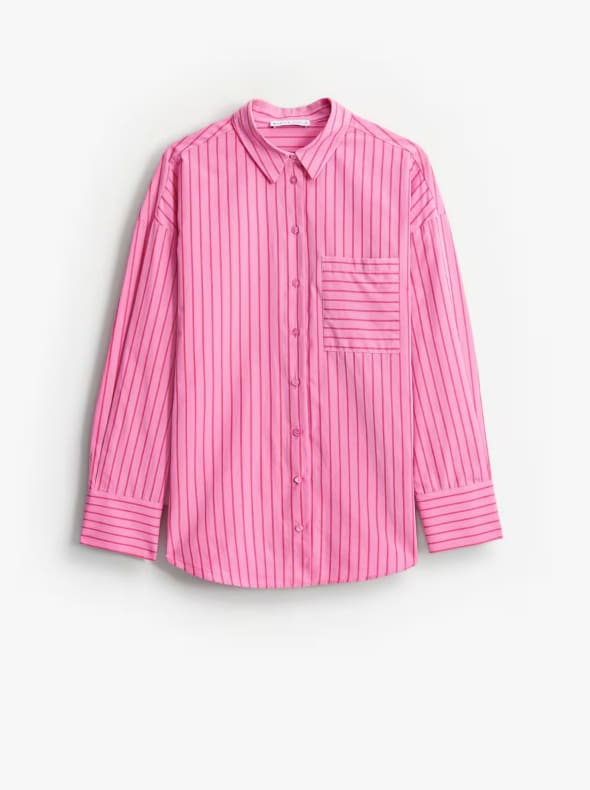 Bawełniana koszula w kolorze różowym, ze wzorem w paski. Posiada klasyczny kołnierz i zapięcie na guziki.
klasyczny kołnierz
zapięcie na guziki
jedna kieszeń piersiowa
długie rękawy
wzór w paski
100% bawełna
tworzy zestaw ze spodniami w tym samym stylu