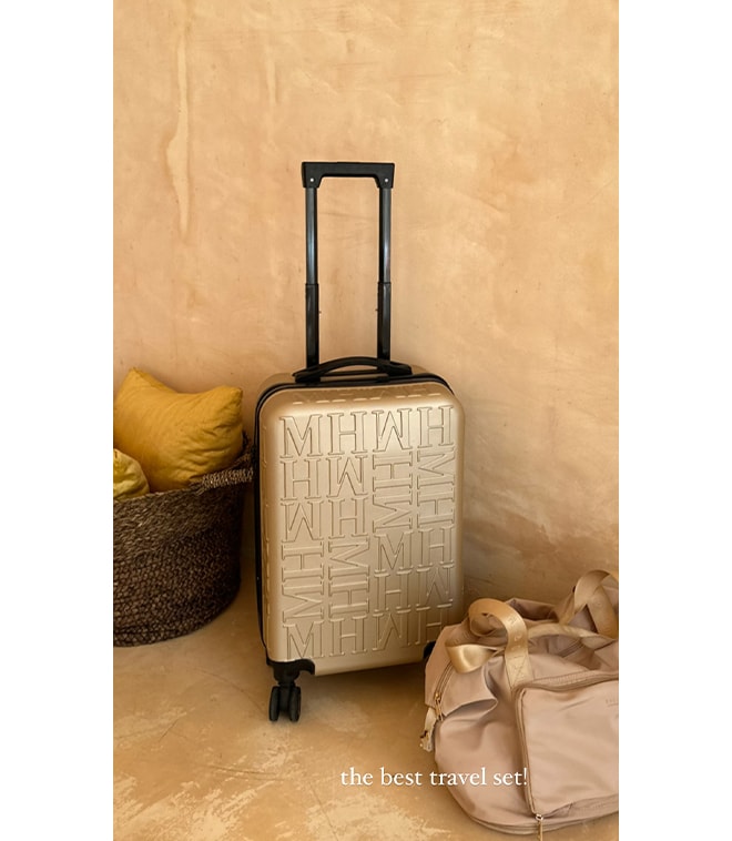 walizka w monogram i torba podróżna