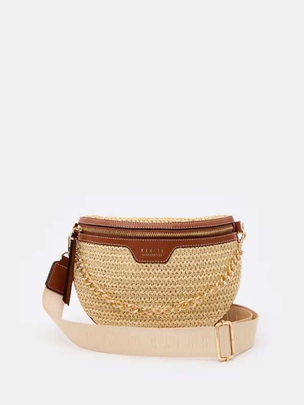 Saszetka typu nerka z szerokim paskiem na ramię. Posiada zapięcie na zamek.
