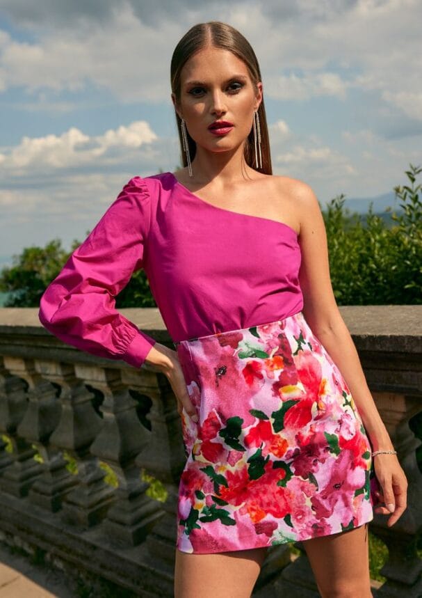 look glamour: bluzka na jedno ramię z długim rękawem oraz spódnica mini w kwiatowy print