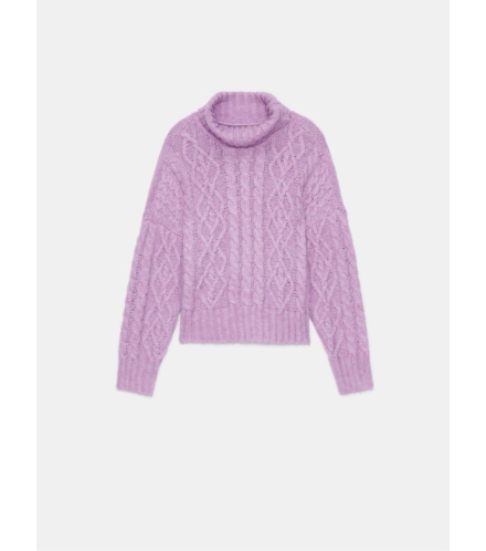 liliowy sweter z golfem