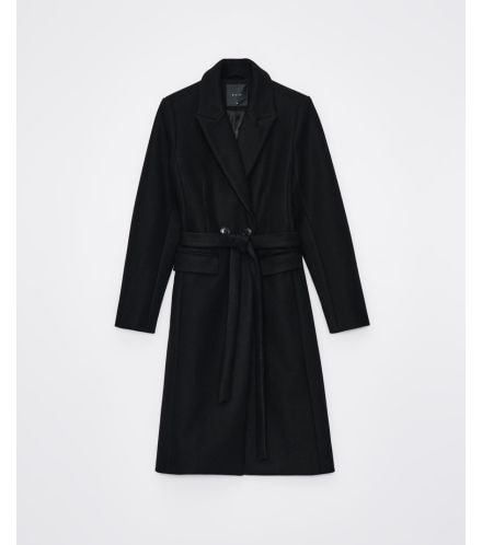 o haină neagră