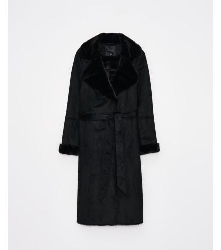 czarny płaszcz z wiązaniem
