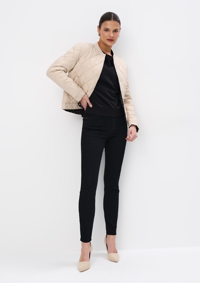 geacă reversibilă de culoare bej și închisă