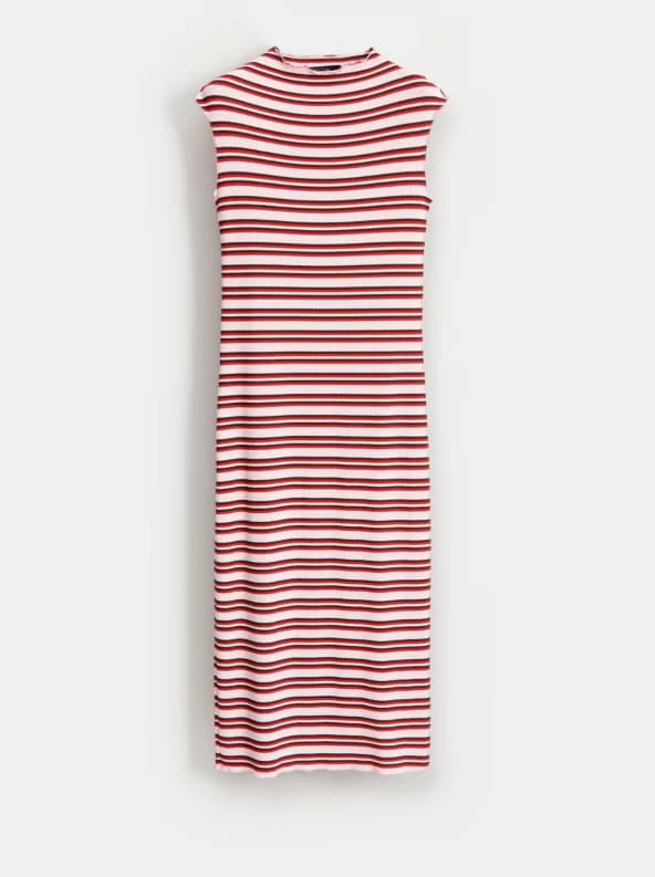 Dopasowana sukienka midi o dopasowanym kroju, z krótkimi rękawami i wysoką stójką.
