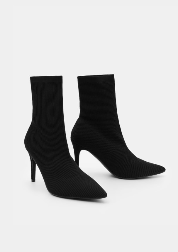 czarne botki na wąskiej szpilce