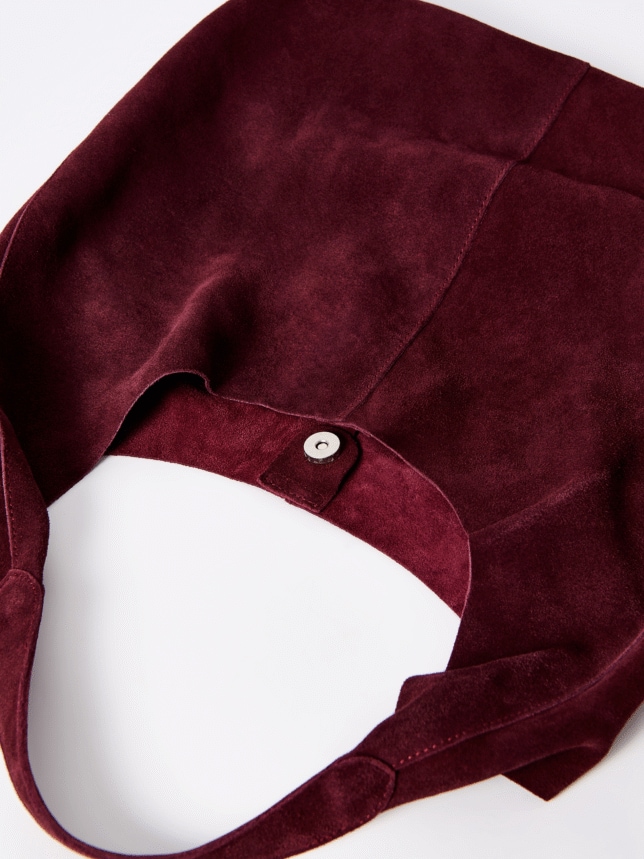 Index: 706GK-83X
închizătoare magnetică
100% piele