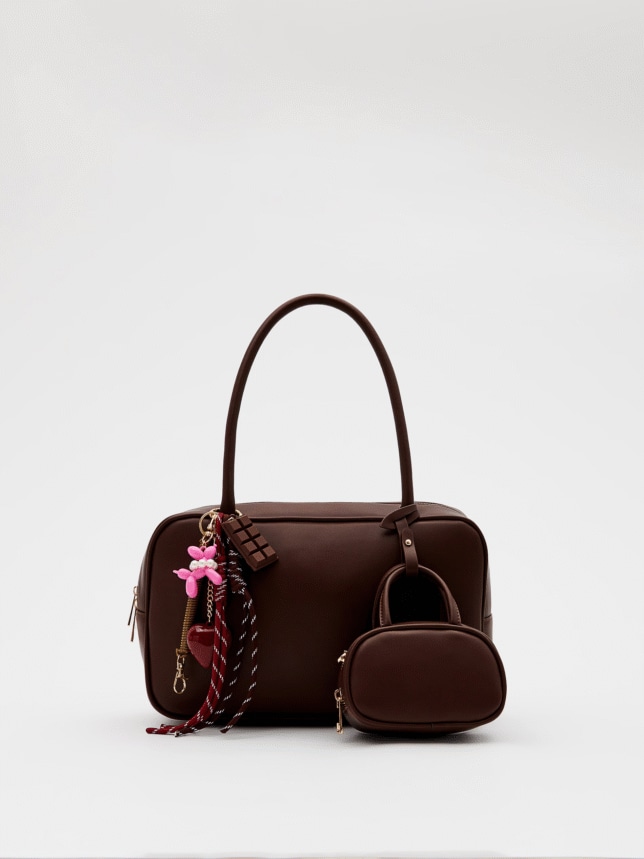 Geantă cu trusă cosmetică
20 x 32 x 9 cm
199,99 RON