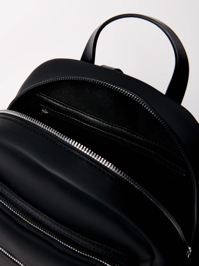 Rucsac
30 x 24 x 11 cm
89,99 RON119,99 RON
-25%
culoare - Negru