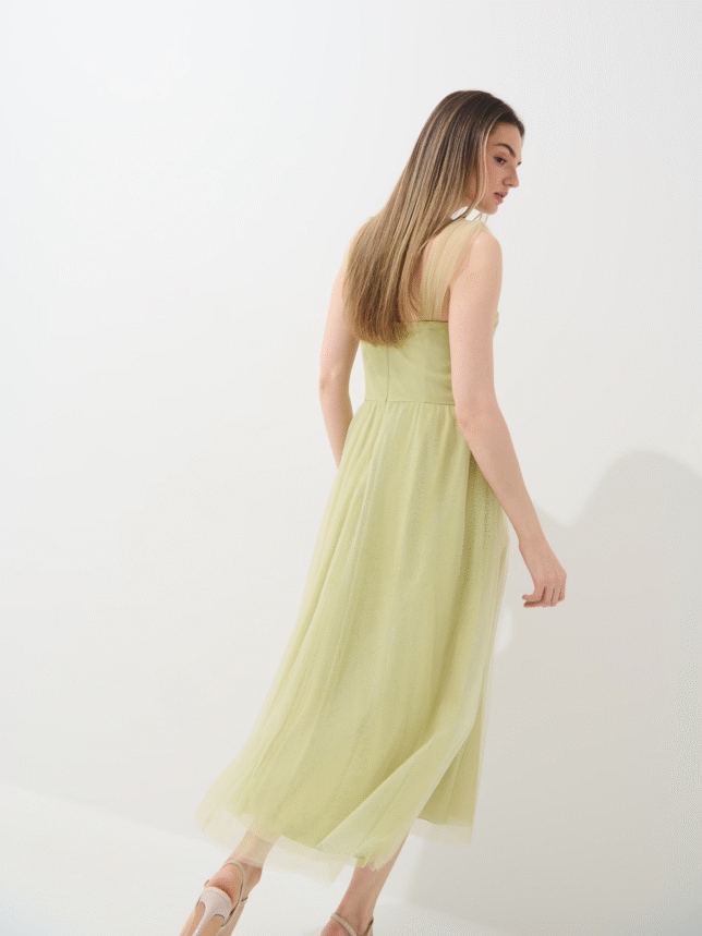 Oliwkowa, tiulowa sukienka midi. Piękna!