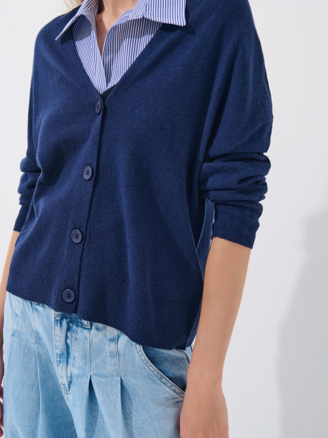 Bluzka bez rękawów, ze wstawką koszulową.