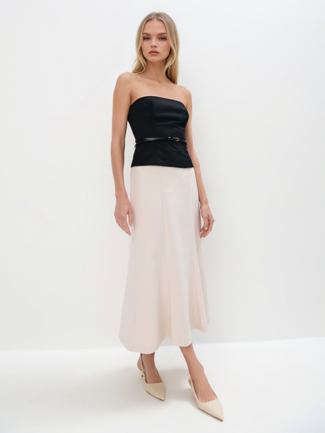 Spódnica o długości midi z wysokim stanem i rozszerzanym dołem.
długość midi
wysoki stan
lekko rozszerzany krój
zapięcie z tyłu na zamek