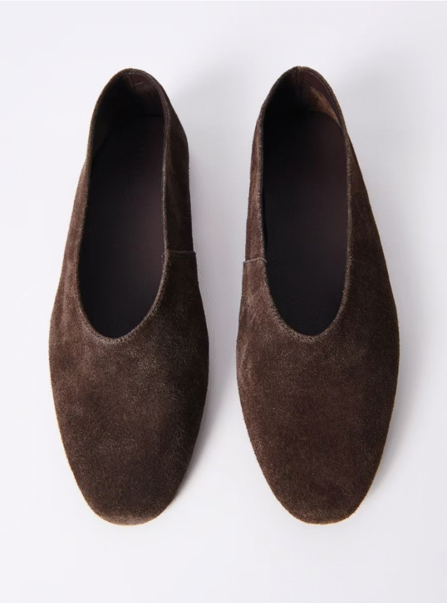 Skórzane baleriny w kolorze czekoladowym.
