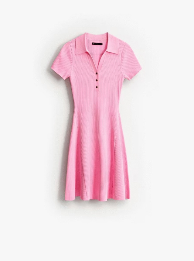 Różowa sukienka mini z kołnierzykiem polo

