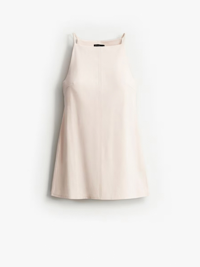 Sukienka o długości mini z dekoltem halter.
swobodny krój
długość mini
dekolt halter
70% bawełny