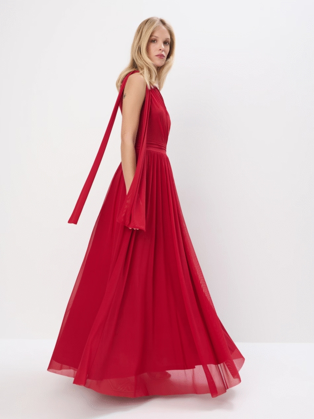 Wieczorowa sukienka o długości maxi na jedno ramię. Posiada ozdobny tren na ramieniu.
krój litery A
długość maxi
wyeksponowane jedno ramię
ozdobny tren na ramieniu
zapięcie na zamek z boku