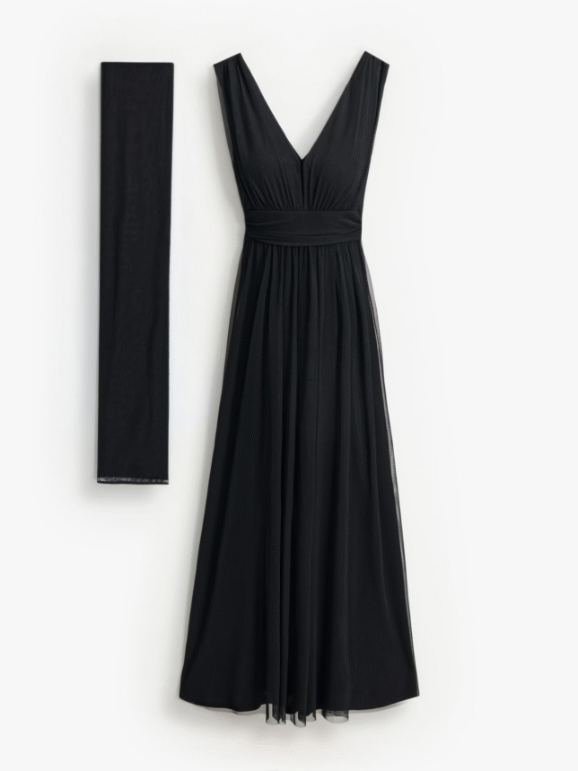 Elegancka czarna sukienka na wesele o długości maxi. Kreacja posiada głęboki dekolt w kształcie litery V, szeroki pas podkreślający talię oraz zwiewny, lekko prześwitujący dół z tiulu lub szyfonu. W zestawie czarny szal.