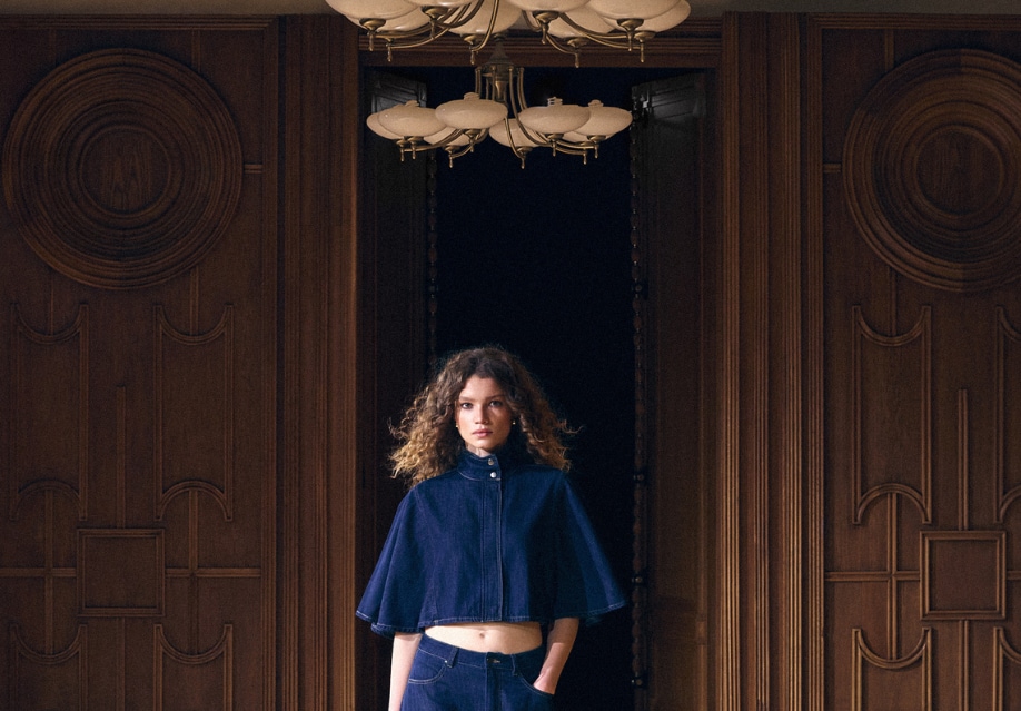 Ce culoare se potrivește cu albastrul? Vezi cum să stilizezi hainele în această culoare